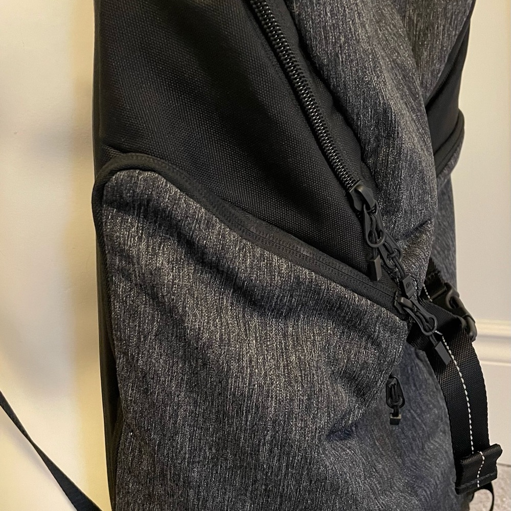 Lululemon Backpack O/S - Picture 3 of 5